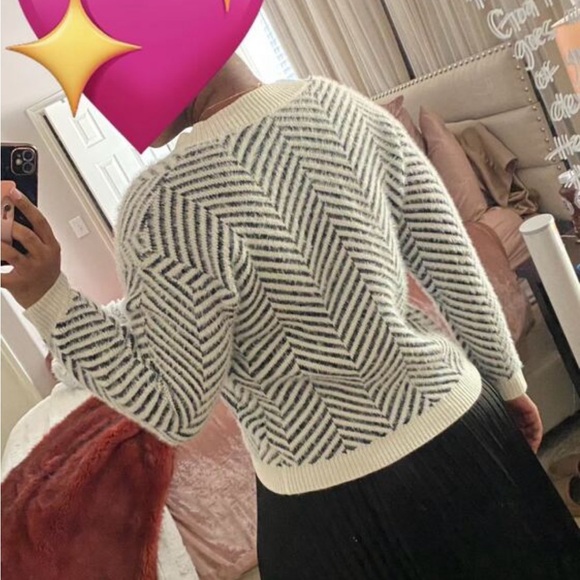 Fuzzy Chevron Black & Off White Button Up Cardigan Long Sleeve V-Neck - Picture 15 of 16